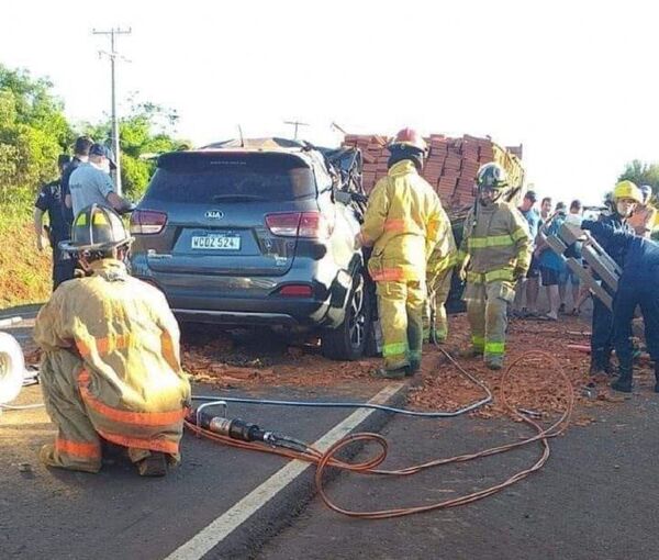 Comerciantes mueren en aparatoso accidente en la localidad de Naranjito | Noticias Paraguay