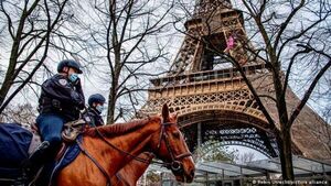 París cancela fuegos artificiales y fiestas de fin de año debido a la pandemia