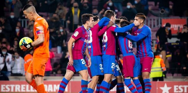 El Barcelona sufre, pero gana y corta un hilo de 4 partidos sin victorias