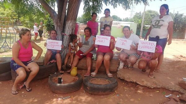 Vecinos reclaman a la Essap falta de agua en Lambaré