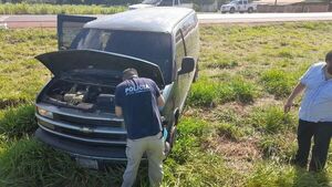 Atacan a tiros a un grupo de docentes y se roban G. 65 millones - ABC en el Este - ABC Color