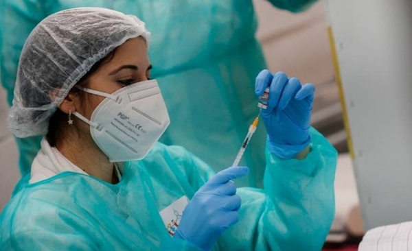 Diario HOY | Datos iniciales indican que inmunidad de vacunados es más baja ante ómicron