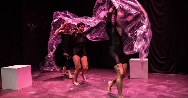 La Nación / “A través”, puesta performática disponible en YouTube
