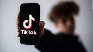 Arrestan a 10 adolescentes tras amenazas en TikTok de perpetrar ataques en escuelas