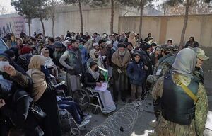 Largas horas de espera en Kabul para tramitar un pasaporte y huir de Afganistán - Mundo - ABC Color