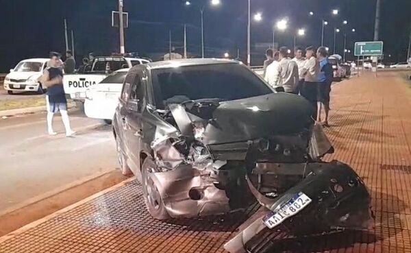 Conductora alcoholizada, involucrada en violento accidente - ABC en el Este - ABC Color