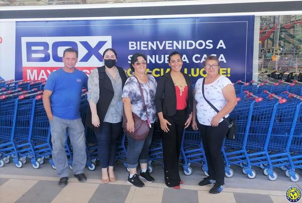 Emprendedoras luqueñas invitan a la feria navideña en el estacionamiento de Box Mayoristas •