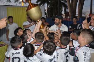 Olimpia Sub 7 y Sub 8, campeones invictos - Fútbol - ABC Color