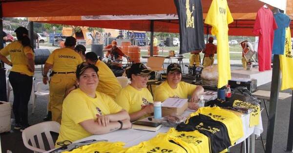 La Nación / BombeChef: bomberos voluntarios realizan feria gastronómica en la Costanera