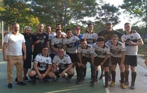 Olimpia gana el clásico y conserva el título en hockey - Polideportivo - ABC Color