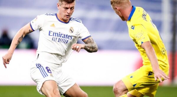 El muro del Cádiz frena al Real Madrid