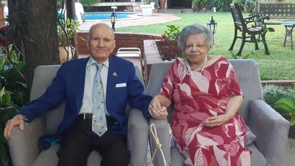 ¡Pareja de abues festejó 71 años de casados!