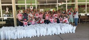 Voluntarios llevan espíritu navideño al hospital del Cáncer con donaciones - Nacionales - ABC Color
