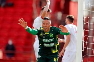 Lucas Barrios tira un guiño al fútbol paraguayo