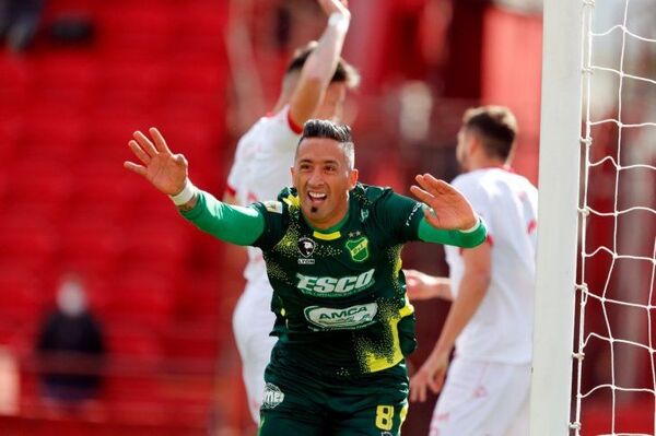 Lucas Barrios tira un guiño al fútbol paraguayo