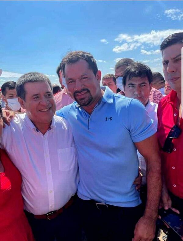 Cartes lanza en Coronel Oviedo su candidatura a la ANR abrazado al “significativo” Quintana - Nacionales - ABC Color