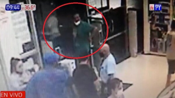 Demente dispara contra supermercado tras negarse a usar tapabocas correctamente | Noticias Paraguay