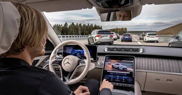 La Nación / Mercedes-Benz venderá vehículos semiautónomos en Alemania
