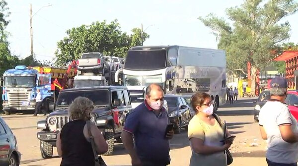 Migraciones reorganiza el paso Clorinda-Falcón por alta concurrencia · Radio Monumental 1080 AM