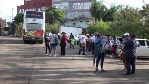 Masivo ingreso de paraguayos por el puente San Roque González