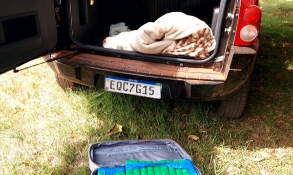 Hallan 30 kilos de cocaína en camioneta abandonado