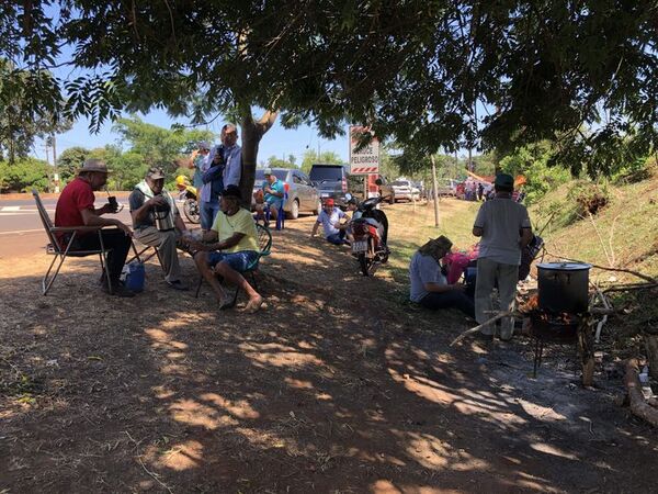Exobreros de Itaipú esperan instalación de mesa técnica - ABC en el Este - ABC Color