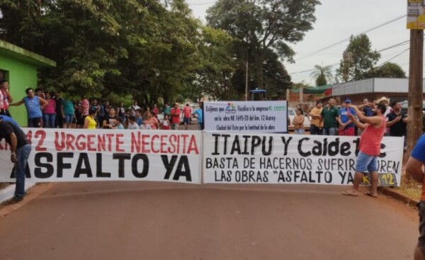 Vecinos del Km 12 Acaray denuncian casi nulo avance en obra asfaltado