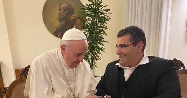 La Nación / Atleta caminará 100 km y dejará libro del papa Francisco en el Ártico