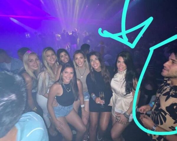 Explotan las versiones: ¿Le pilló en la cama con otra?