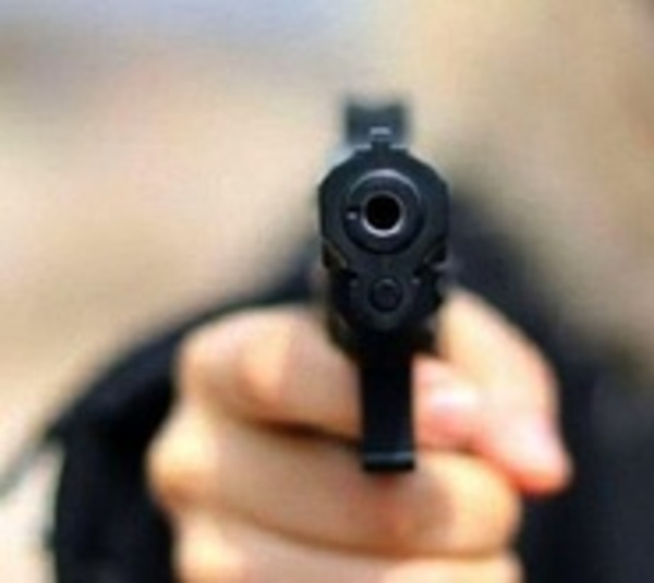 Ataque de sicarios deja una mujer fallecida y otra herida - Paraguay.com