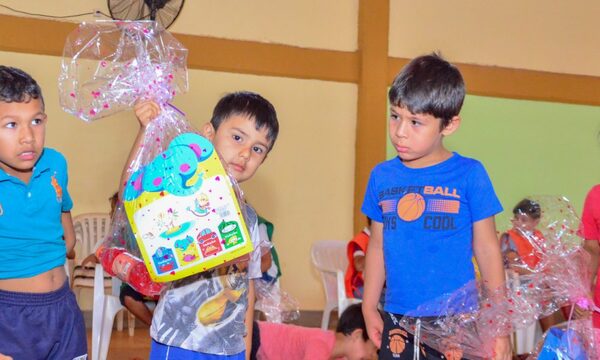 Shopping París sale a entregar regalos a los niños y sus familias por fiestas de Navidad – Diario TNPRESS