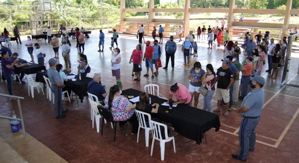 Familias relocalizadas por la EBY reciben subsidio adicional