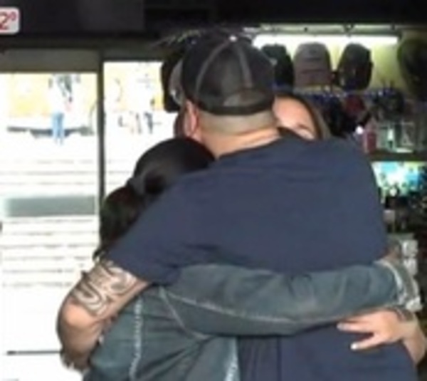 Connacionales se reencuentran con sus seres queridos en la Terminal - Paraguay.com