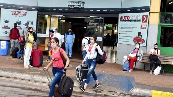 Terminal pide comprar pasajes anticipados y viajar con niños en horario diurno