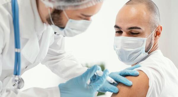 Investigación demuestra actitud positiva hacia la vacuna contra la COVID-19 en la población