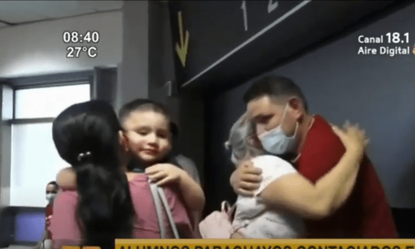Compatriotas arriban al país en medio de mucha emoción | Telefuturo
