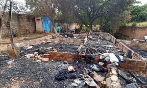 Anciano quedó en la calle tras incendio