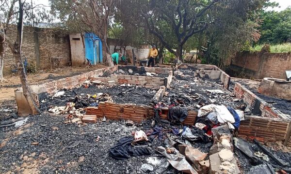 Anciano quedó en la calle tras incendio