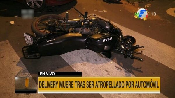 Delivery queda en estado grave tras ser atropellado por un auto