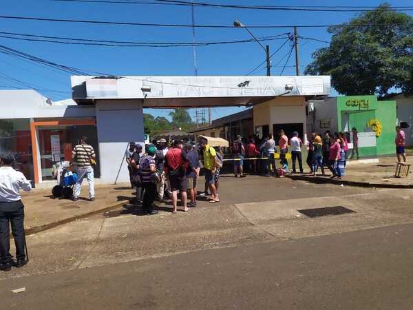 Vendedores Ambulantes exigen entrega de bonos de la Eby
