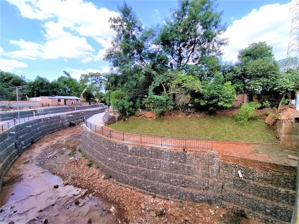 En Lambaré, el mejoramiento del arroyo Leandro Sosa registra 83% de avance general - .::Agencia IP::.
