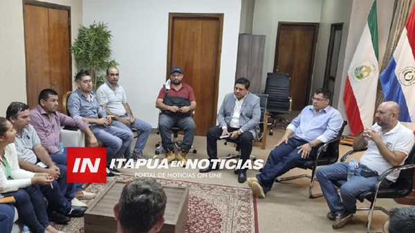 COMITIVA ARTIGUENSE CONVERSÓ DE DIVERSOS TEMAS DE INTERÉS COMUNITARIO CON EL GOBERNADOR DE ITAPÚA. - Itapúa Noticias
