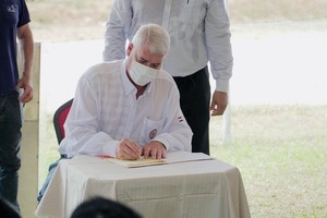 Firma de contratos para mejorar corredores agroindustriales en la Región Oriental - .::Agencia IP::.