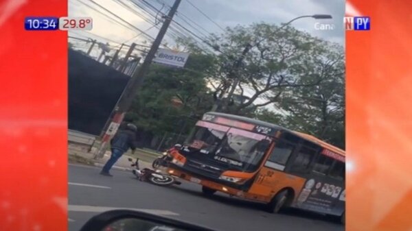 ¿Diciembre es el mes de cero tolerancia? Chófer de la línea 12 atropelló a un motociclista tras reclamo | Noticias Paraguay