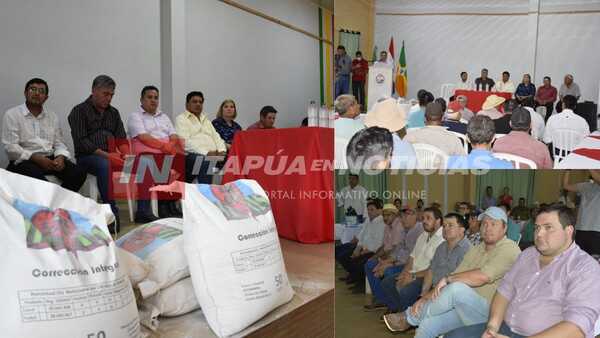 LA GOBERNACIÓN REALIZA ENTREGA DE CORRECTIVOS AGRÍCOLAS EN CARLOS A. LÓPEZ - Itapúa Noticias