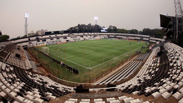 Los antecedentes de Paraguay jugando fuera del Defensores