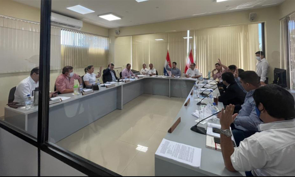 Concejales funcionales a comerciantes liberan venta de explosivos en el Mercado 1 - OviedoPress