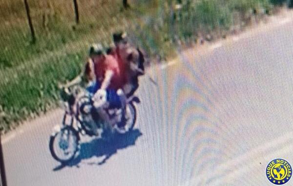 Motochorros asaltan a un transeúnte en pleno Operativo Año Paha •