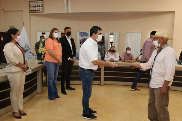 Entregan 123 títulos de propiedad a familias de Alto Paraná