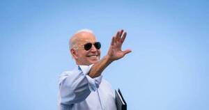 La Nación / Biden descarta restricciones en EEUU y apuesta por vacunas
